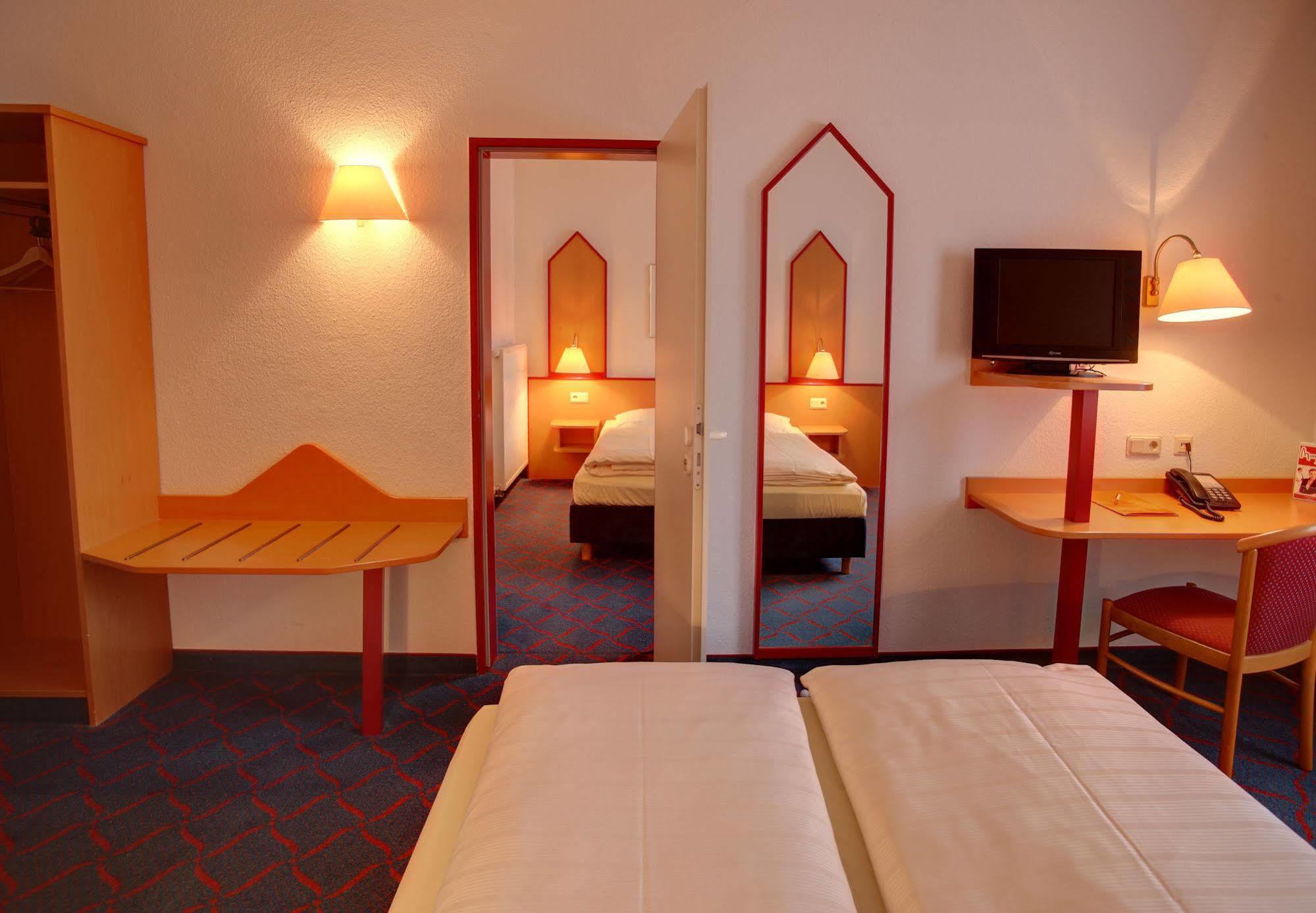 Hotel Montana Lauenau Exteriör bild
